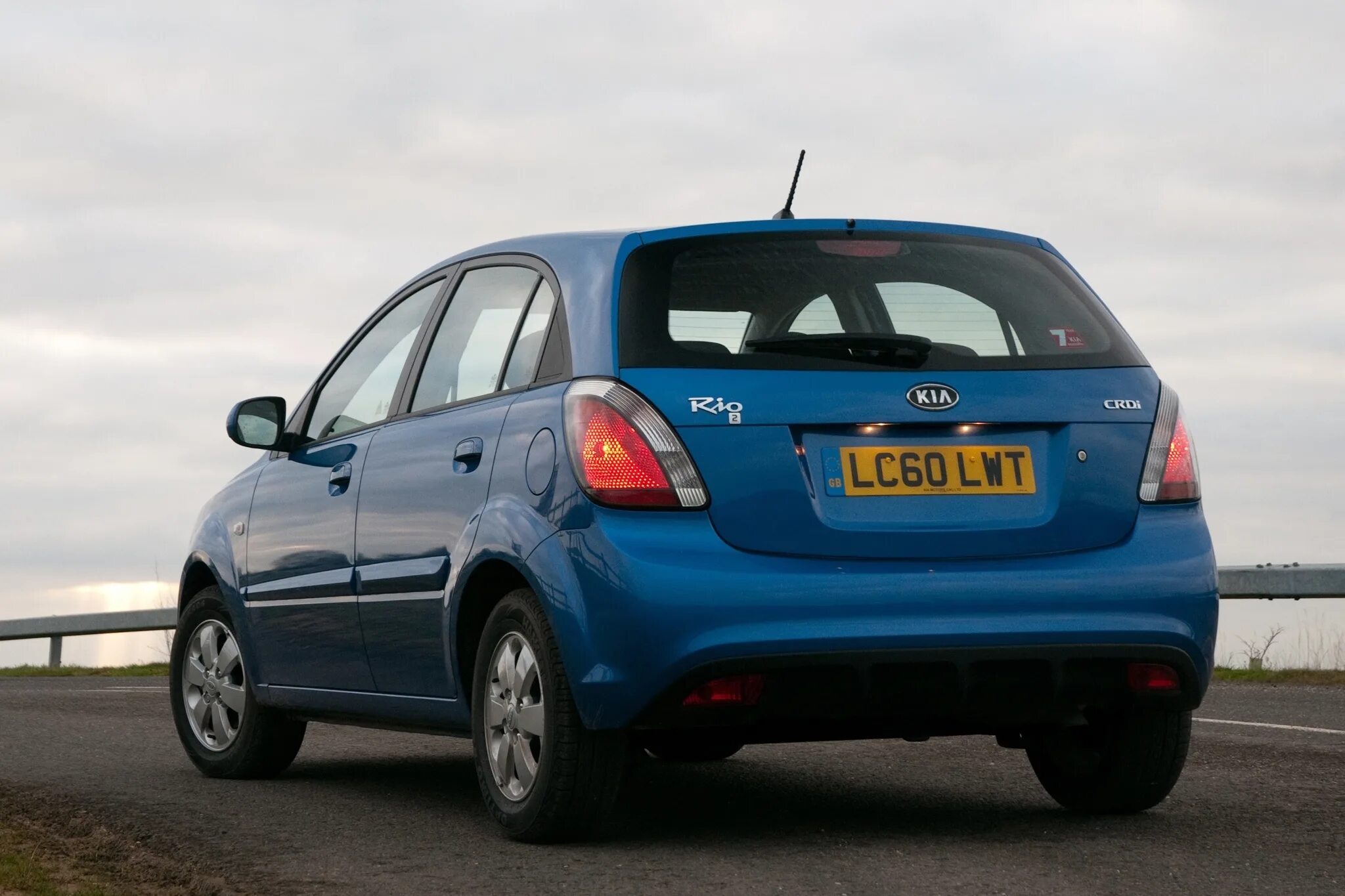 Киа рио 2 хэтчбек фото Kia Rio 2 поколение рестайлинг (2009 - 2011) Хэтчбек 5 дв 1.4 AT (97 л.с.) - тех