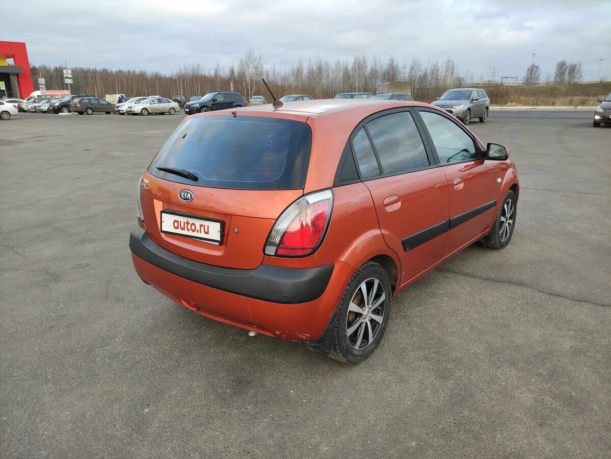 Киа рио 2 хэтчбек фото Купить б/у Kia Rio II 1.4 AT (97 л.с.) бензин автомат в Санкт-Петербурге: оранже