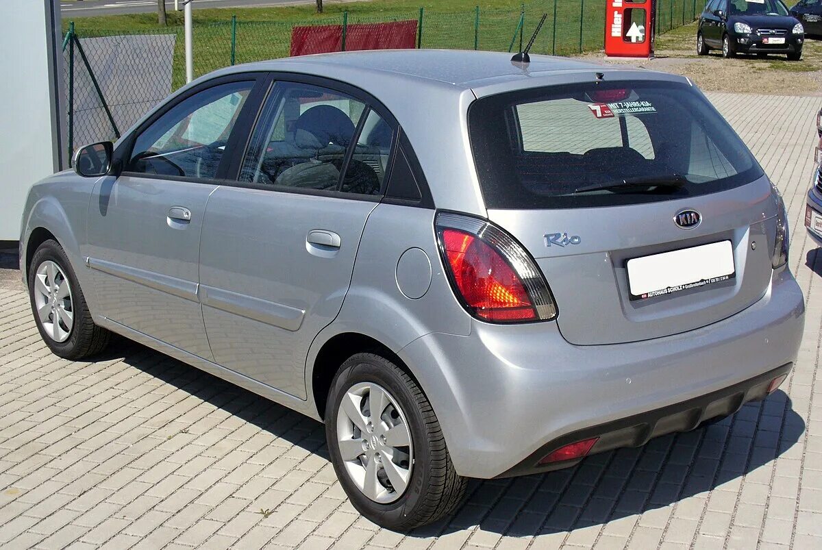Киа рио 2 хэтчбек фото Файл:Kia Rio Facelift Spirit Diamantsilber Heck.JPG - Вікіпедія