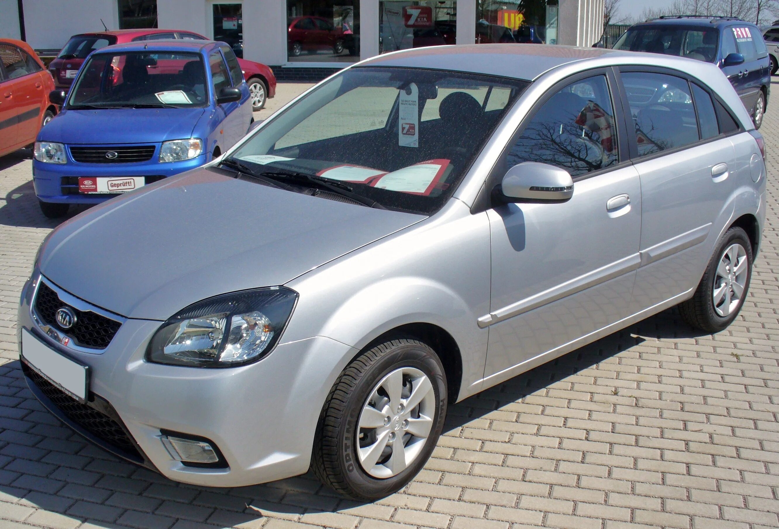 Киа рио 2009 фото Файл:Kia Rio Facelift Spirit Diamantsilber.jpg - Вікіпедія