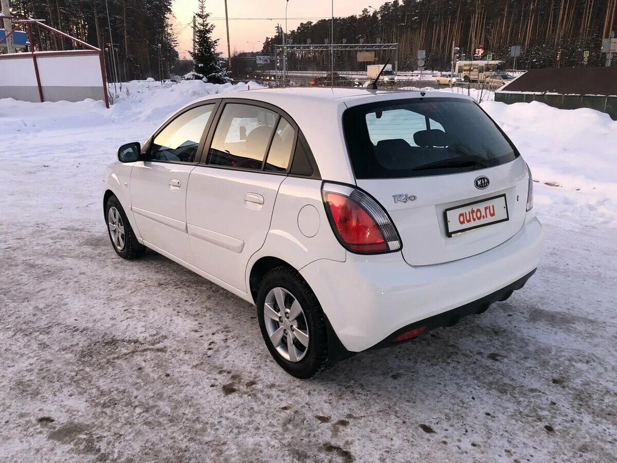 Киа рио 2011 фото Купить б/у Kia Rio II Рестайлинг 1.4 AT (95 л.с.) бензин автомат в Екатеринбурге