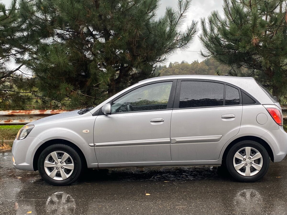 Киа рио 2011 фото Купить б/у Kia Rio II Рестайлинг 1.4 AT (97 л.с.) бензин автомат в Сочи: серебри