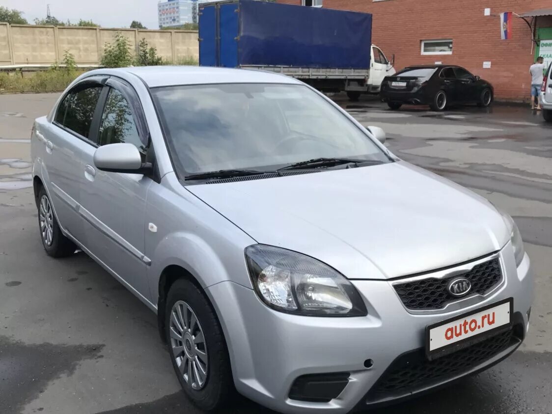 Киа рио 2011 год фото Купить б/у Kia Rio II Рестайлинг 1.4 AT (95 л.с.) бензин автомат в Видном: сереб