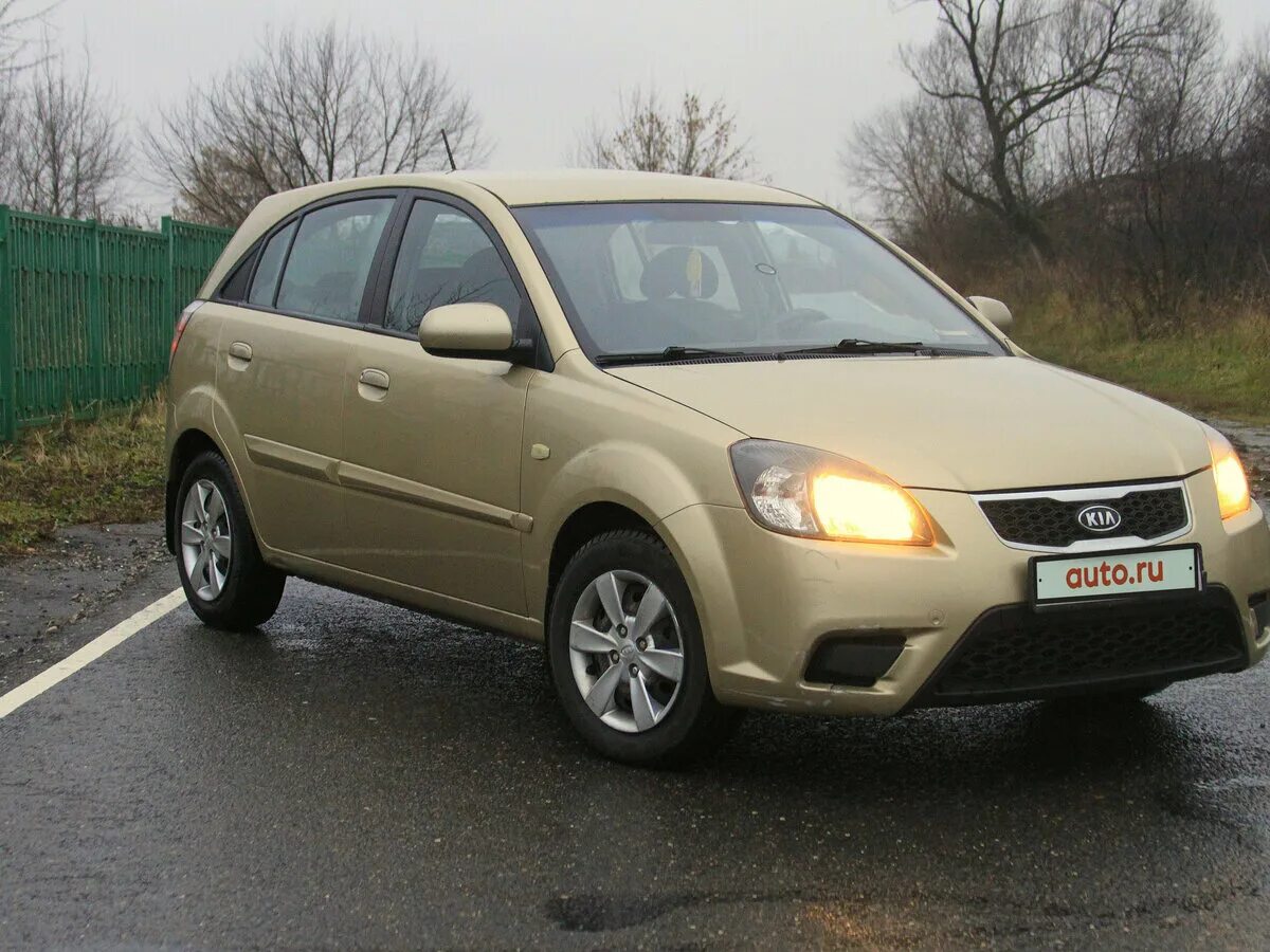 Киа рио 2011 год фото Купить б/у Kia Rio II Рестайлинг 1.4 AT (97 л.с.) бензин автомат в Москве: бежев