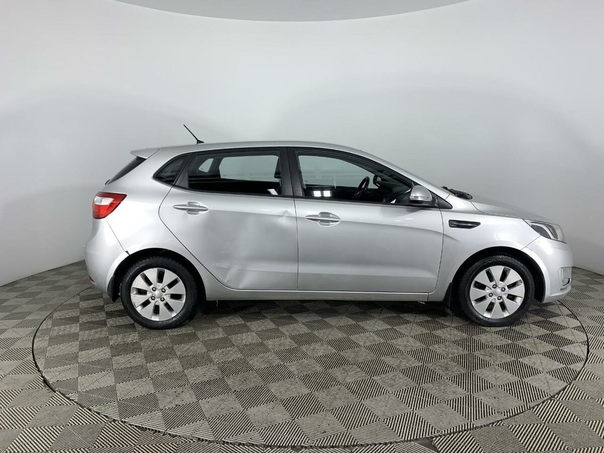 Киа рио 2012 года фото хэтчбек Купить б/у Kia Rio III 4-speed 1.6 AT (123 л.с.) бензин автомат в Москве: серебр