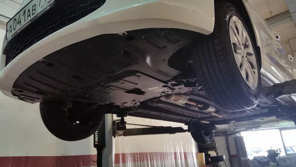 Киа рио 3 днище фото Теперь у меня стоит стальная защита двигателя на Kia Rio FB (4th generation) - K