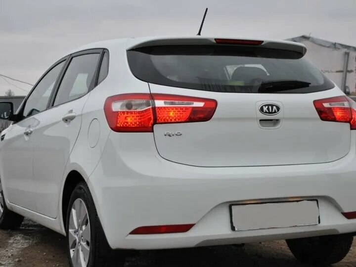 Киа рио 3 фото сзади Купить б/у Kia Rio III 1.4 MT (107 л.с.) бензин механика в Екатеринбурге: белый 