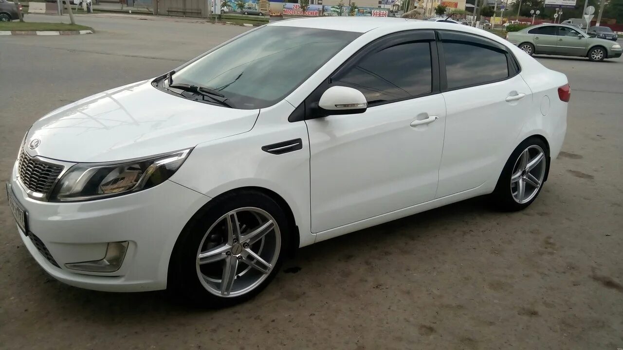 Киа рио 3 на 16 дисках фото KIA Rio (3G) 1.6 бензиновый 2012 МузОбоз на DRIVE2