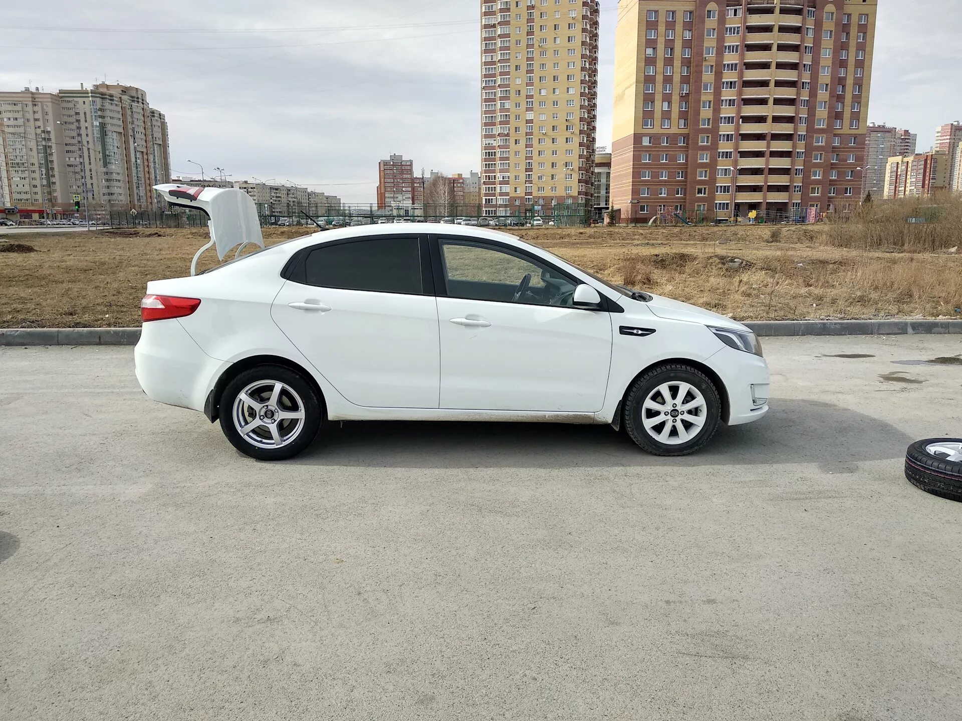 Киа рио 3 на 16 дисках фото Шины+диски R16 - KIA Rio (3G), 1,4 л, 2014 года колёсные диски DRIVE2