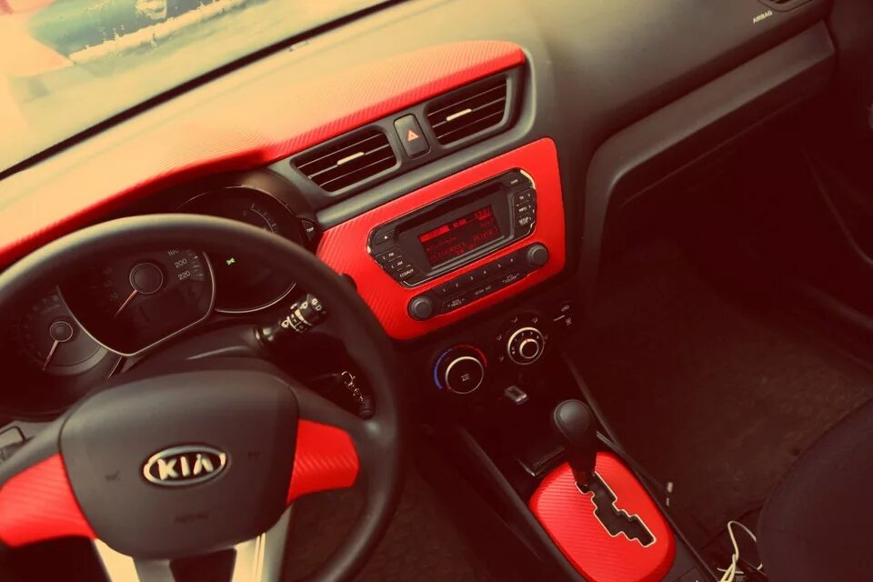 Киа рио 3 рестайлинг тюнинг салона Обтянул салон карбоном - KIA Rio (3G), 1,6 л, 2012 года тюнинг DRIVE2