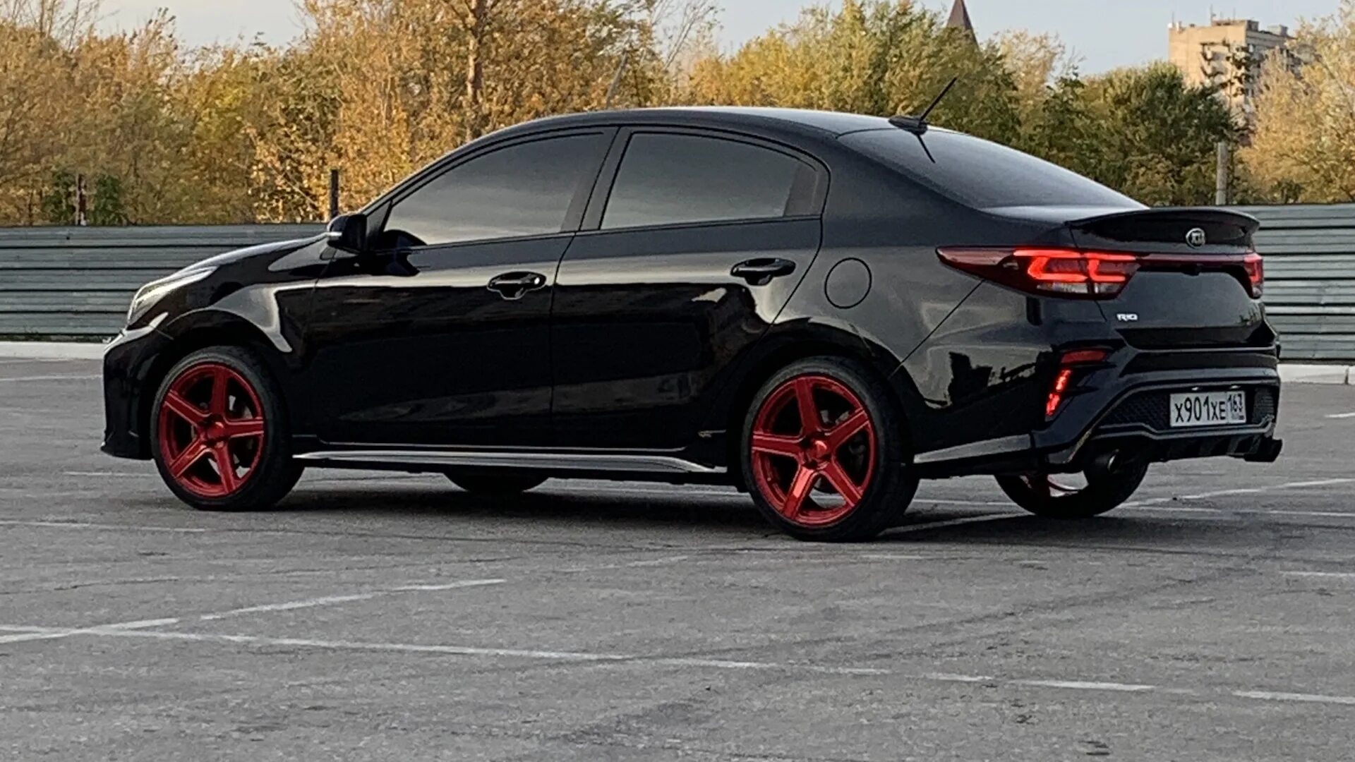 Киа рио 4 поколение тюнинг KIA Rio (4G) 1.6 бензиновый 2017 1.6 Premium PhantomBlack на DRIVE2