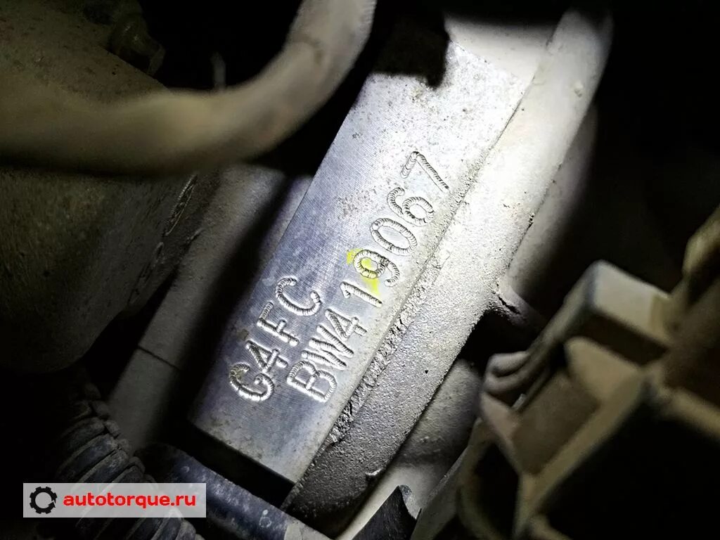 Киа рио где номер двигателя фото Kia Rio и Hyundai Solaris - Расположение VIN и номера двигателя