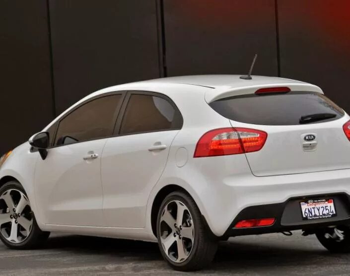 Киа рио хэтчбек фото KIA Rio Hatchback Photos and Specs. Photo: KIA Rio Hatchback usa and 26 perfect 