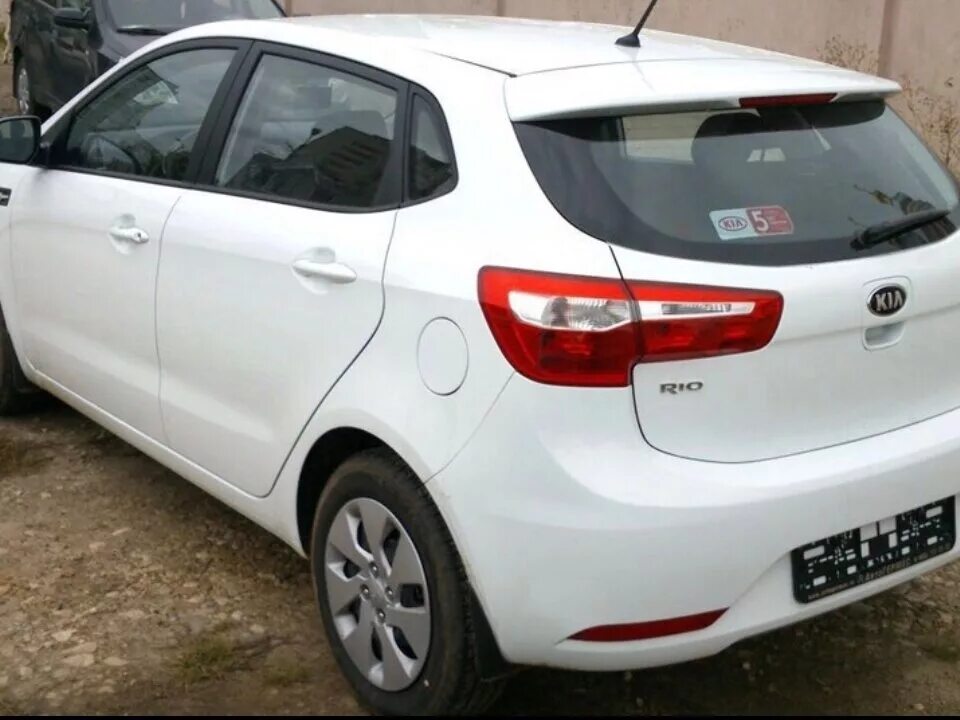 Киа рио хэтчбек фото сзади Купить б/у Kia Rio III 1.4 MT (107 л.с.) бензин механика в Самаре: белый Киа Рио