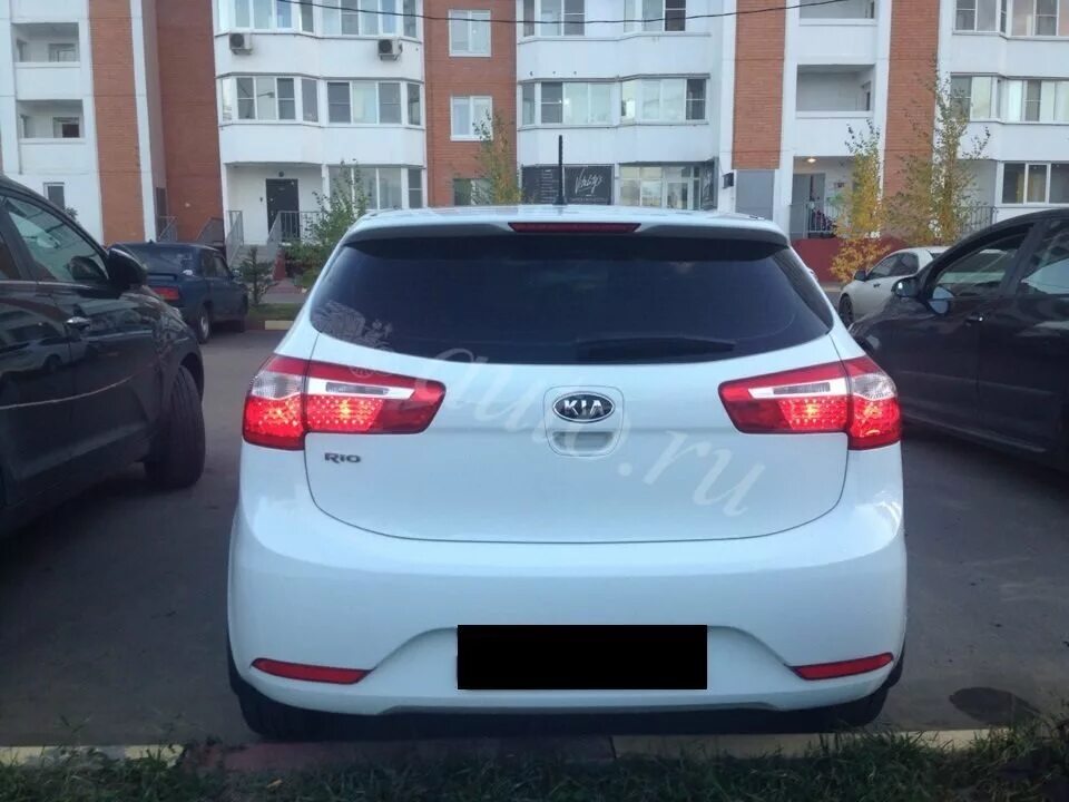 Киа рио хэтчбек фото сзади Купить б/у Kia Rio III 4-speed 1.6 AT (123 л.с.) бензин автомат в Москве: белый 