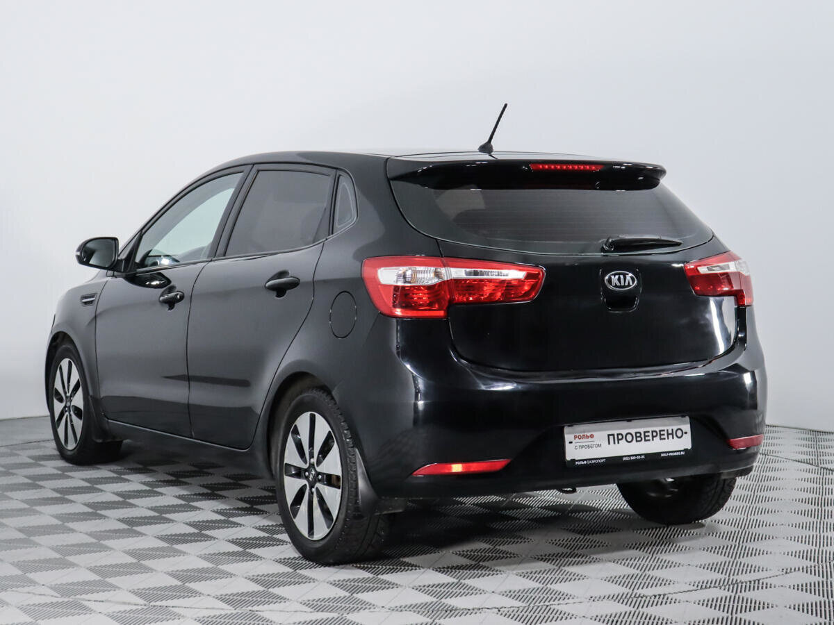 Киа рио хэтчбек фото сзади Купить б/у Kia Rio III 6-speed 1.6 MT (123 л.с.) бензин механика в Санкт-Петербу