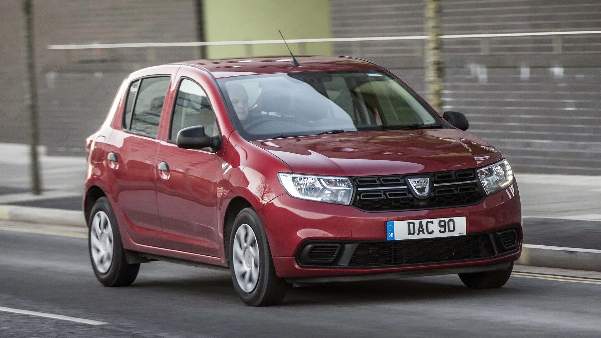 Киа сандеро фото Pointless tech is confusing people says Dacia