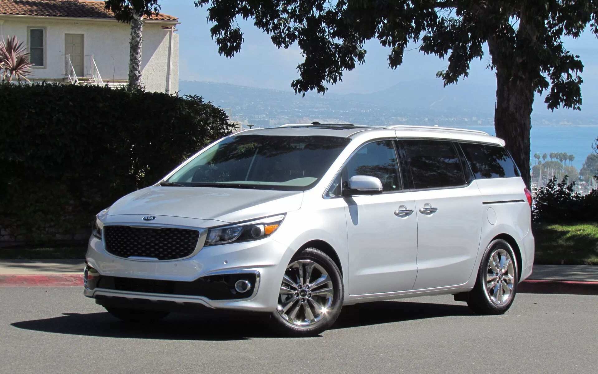 Киа седона фото 2016 Kia Sedona photos - 1/3 - The Car Guide