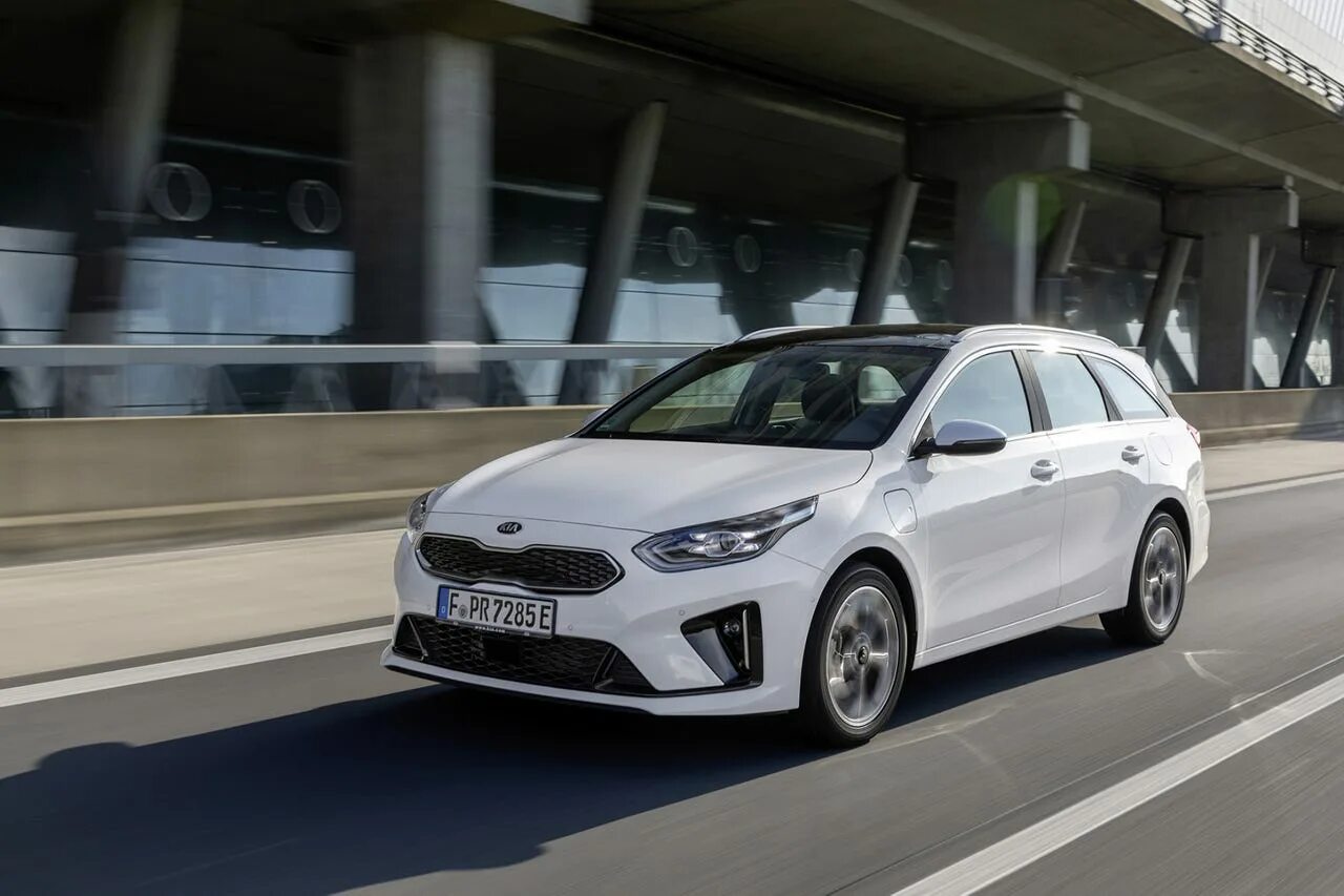 Киа сеед 2020 фото First Drive: The Kia Ceed SW PHEV brings a great mix of efficiency and practical