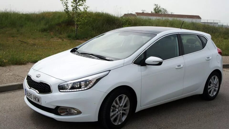 Киа сид 12 года фото KIA Ceed SW (2G) 1.6 бензиновый 2013 Белый на DRIVE2