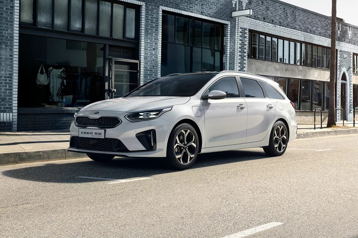 Киа сид 2020 фото Kia начала продажи универсала и кроссовера Ceed на электричестве - Российская га