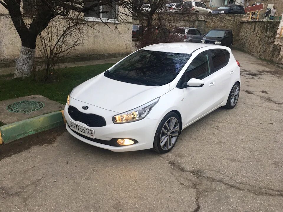 Киа сид белая фото Вопрос ❓ ❓ ❓ - KIA Ceed (2G), 1,6 л, 2015 года аксессуары DRIVE2