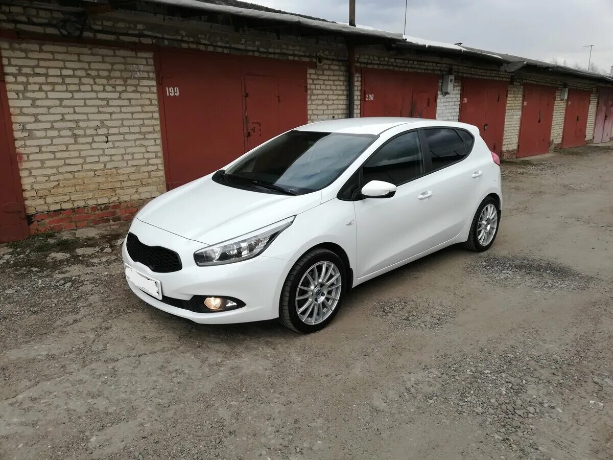 Киа сид белая фото Купить б/у Kia Ceed II 1.6 MT (129 л.с.) бензин механика в Москве: белый Киа Сид