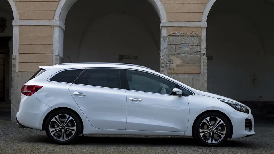 Киа сид sw фото KIA Ceed SW (2G) 1.6 бензиновый 2015 Белый на DRIVE2