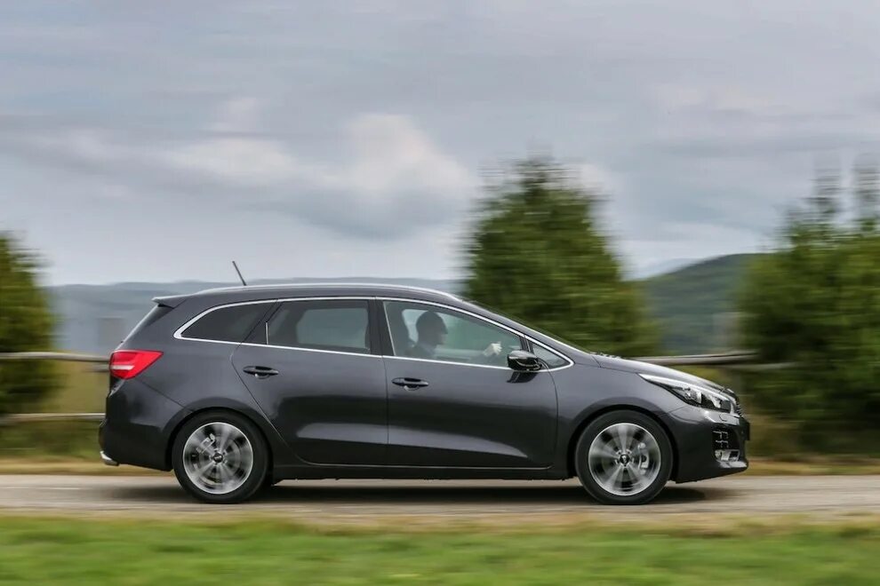 Киа сид sw фото Kia Cee'd, la prova del Fatto.it - Col restyling arriva la 'cattiva' GT - FOTO -