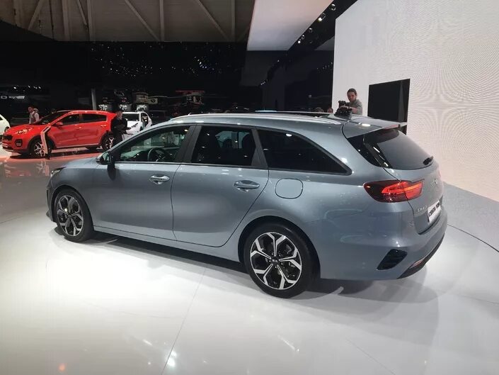 Киа сид sw фото Kia Ceed SW : break de charge - Vidéo en direct du salon de Genève 2018