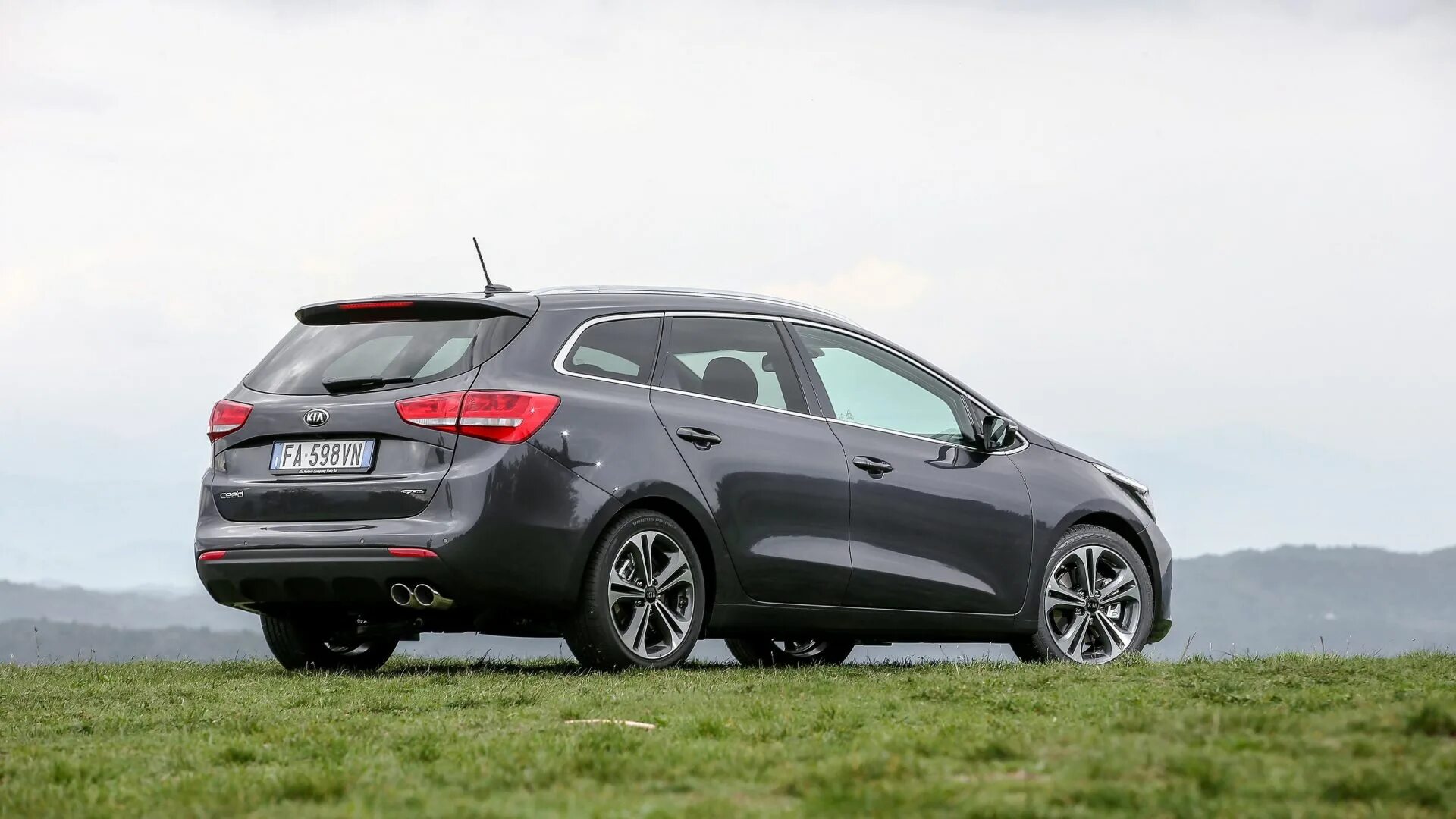 Киа сид sw фото Primo contatto Kia Cee'd 2016