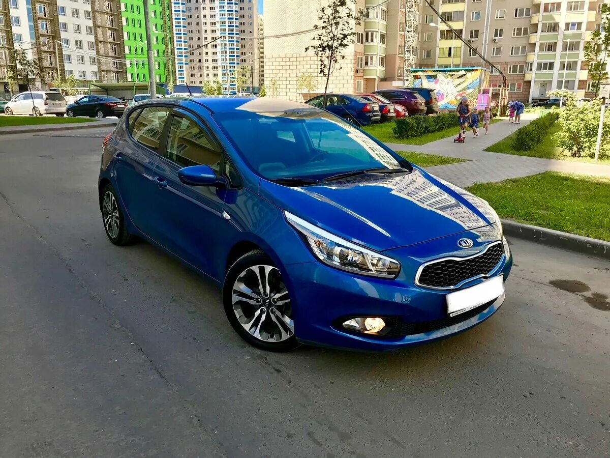 Киа синего цвета фото Купить б/у Kia Ceed II 1.6 AT (129 л.с.) бензин автомат в Москве: синий Киа Сид 