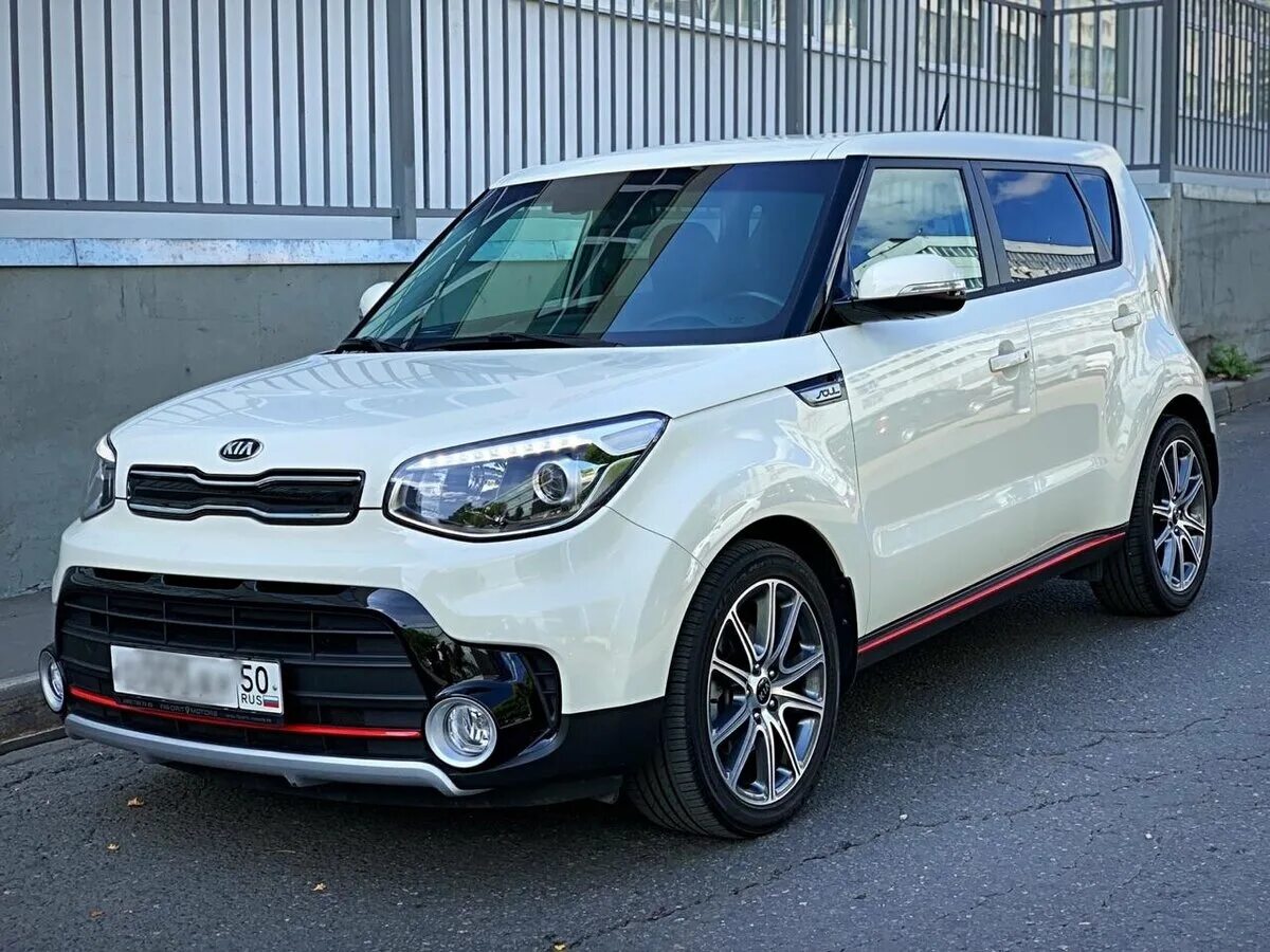 Киа соло фото Купить б/у Kia Soul II Рестайлинг 1.6 AMT (204 л.с.) бензин робот в Москве: беже