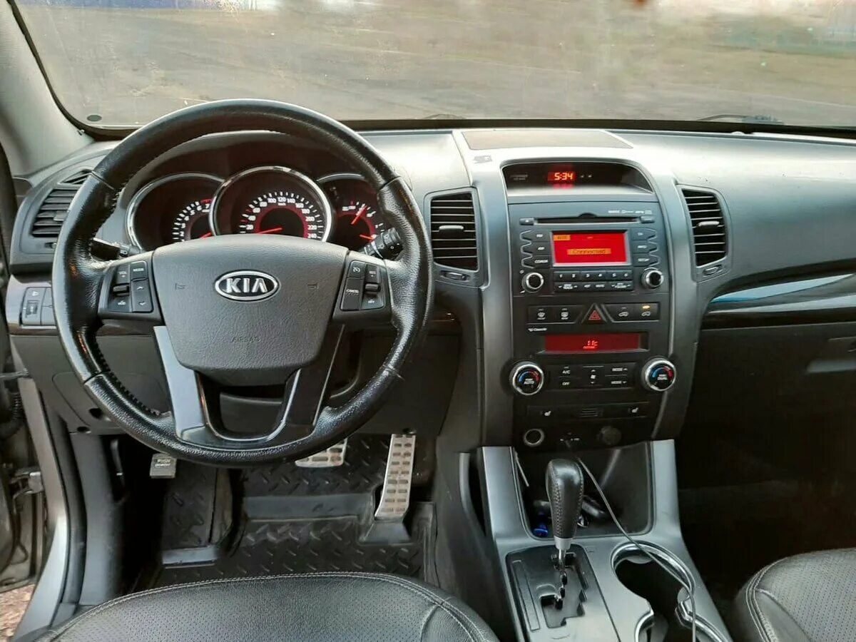 Киа соренто 2 фото салона Купить б/у Kia Sorento II 2.4 AT (175 л.с.) 4WD бензин автомат в Исянгулове: сер