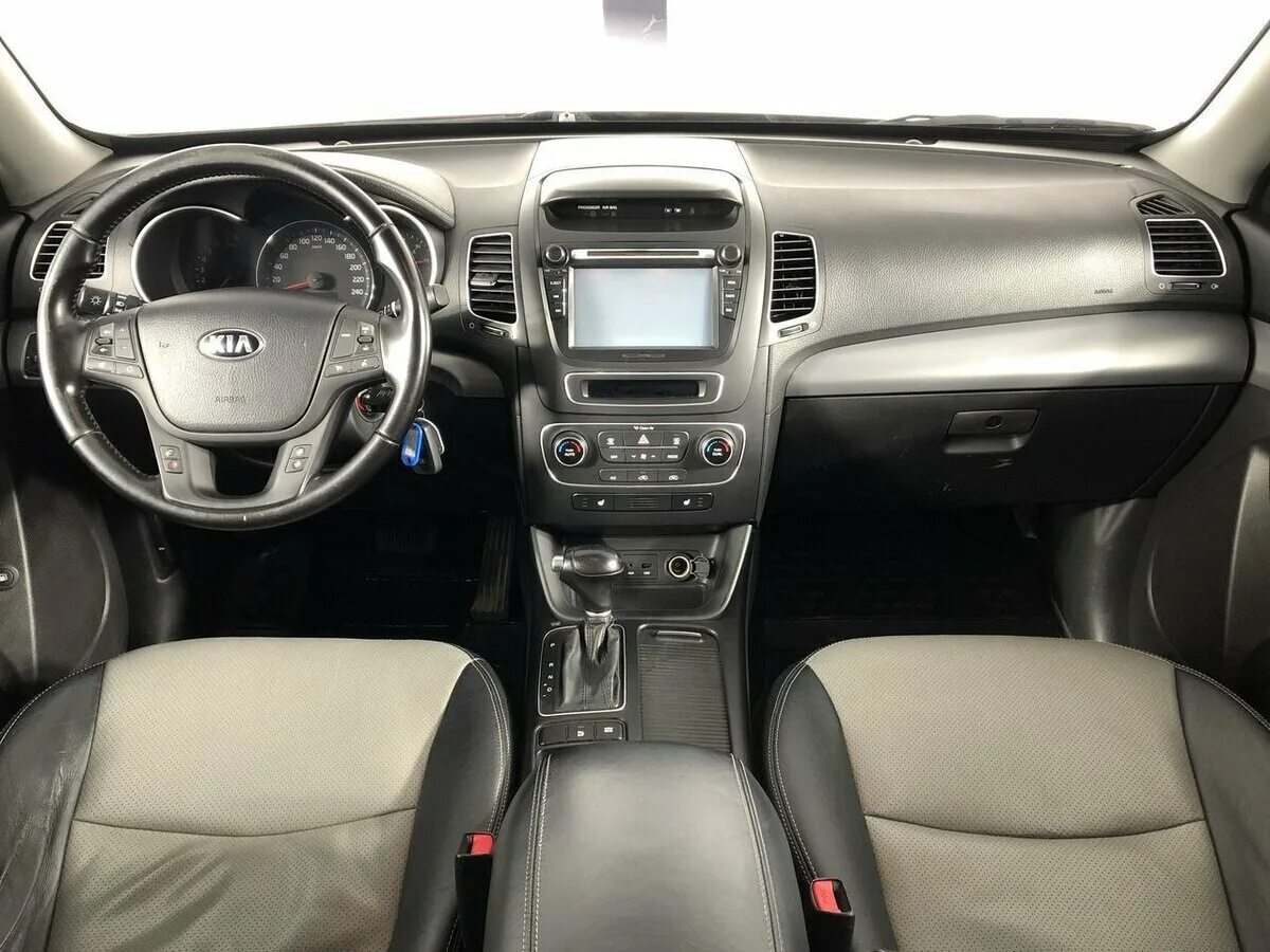 Киа соренто 2 фото салона Купить б/у Kia Sorento II Рестайлинг 2.4 AT (175 л.с.) 4WD бензин автомат в Тахт