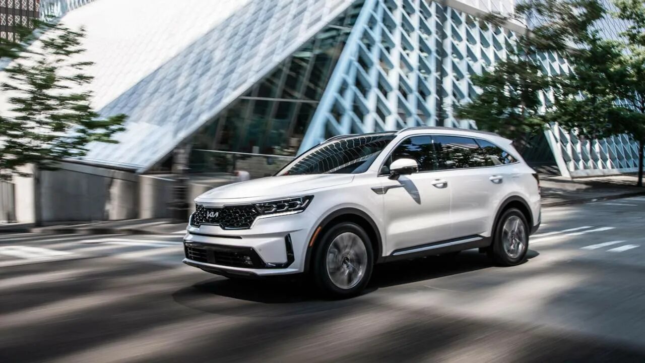 Киа соренто 2022 фото Самый дальнобойный трёхрядный гибрид Kia Sorento PHEV уже поступил в продажу. Об