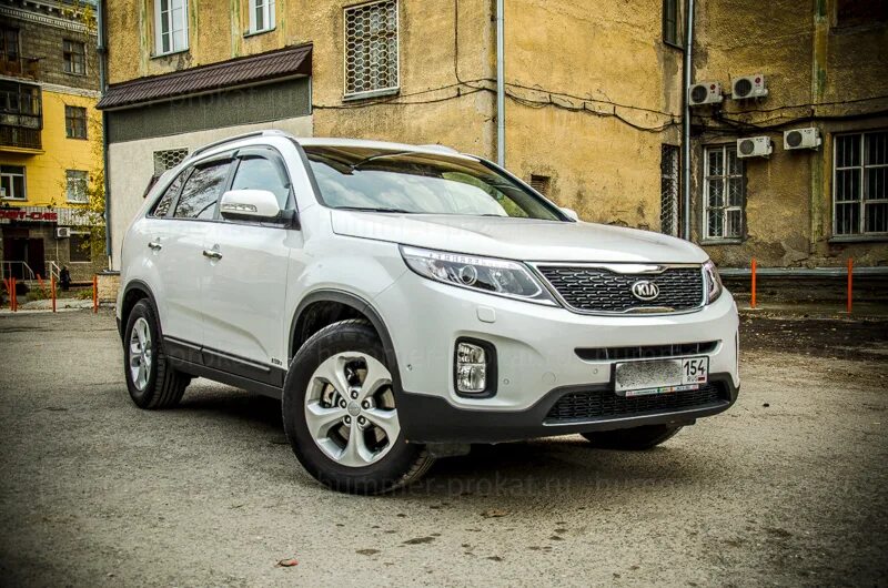 Киа соренто 21 года фото KIA Sorento белый - Заказ машины на свадьбу Новосибирск - Цены на свадебные авто