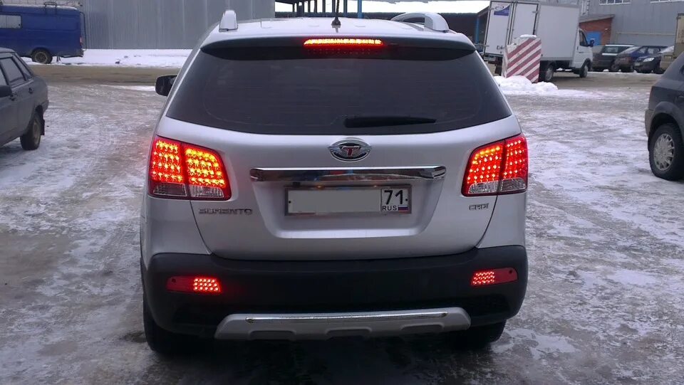 Киа соренто фото сзади Про задние противотуманки - KIA Sorento (2G), 2,2 л, 2011 года тюнинг DRIVE2