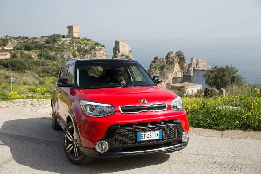 Киа соул 2015 фото Kia Soul 2014 года выпуска для рынка Европы, без Великобритании и Ирландии. Фото