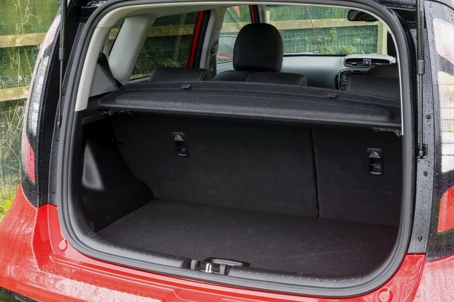 Киа соул багажник фото Багажник Kia Soul 2016 года выпуска для рынка Великобритании и Ирландии. Фото 9.