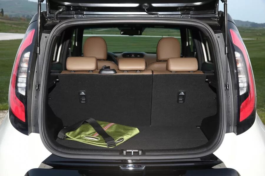 Киа соул багажник фото Kia Soul 2014 года выпуска для рынка Европы, без Великобритании и Ирландии. Фото