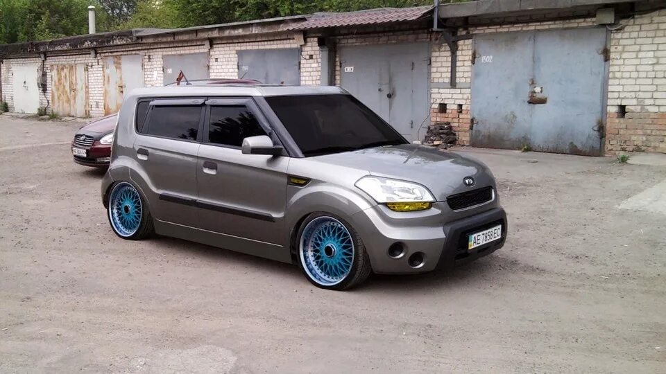 Киа соул тюнинг фото KIA Soul (1G) 1.6 бензиновый 2010 ЧАРЛИК на DRIVE2