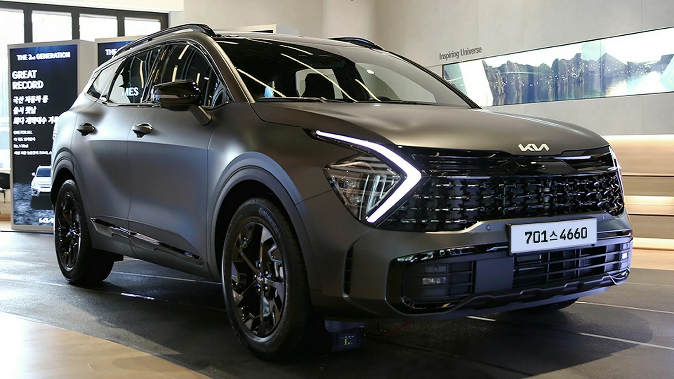Киа спортейдж 2024 рестайлинг фото 2024 Kia Sportage 30th Anniversary Edition Combines Black Trim With Green Interi