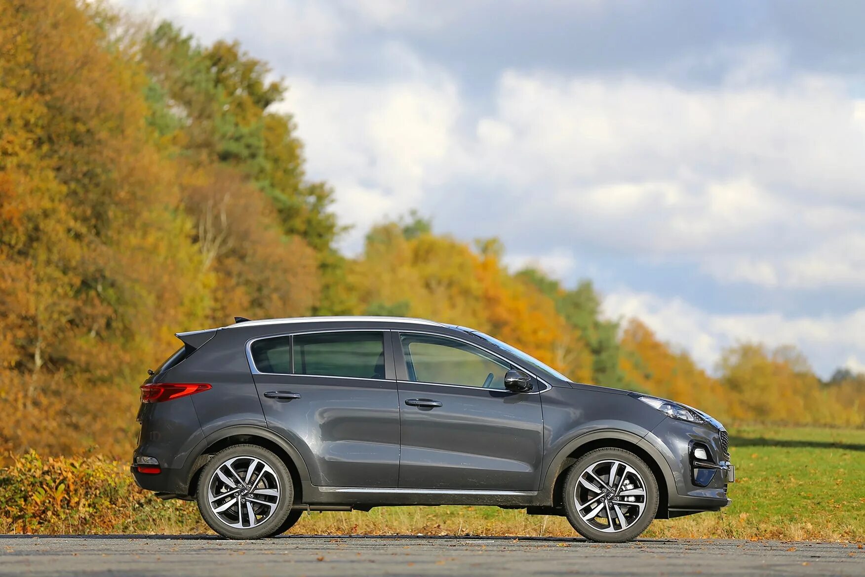 Киа спортейдж 4 поколения фото Kia Sportage Review (2021) Parkers