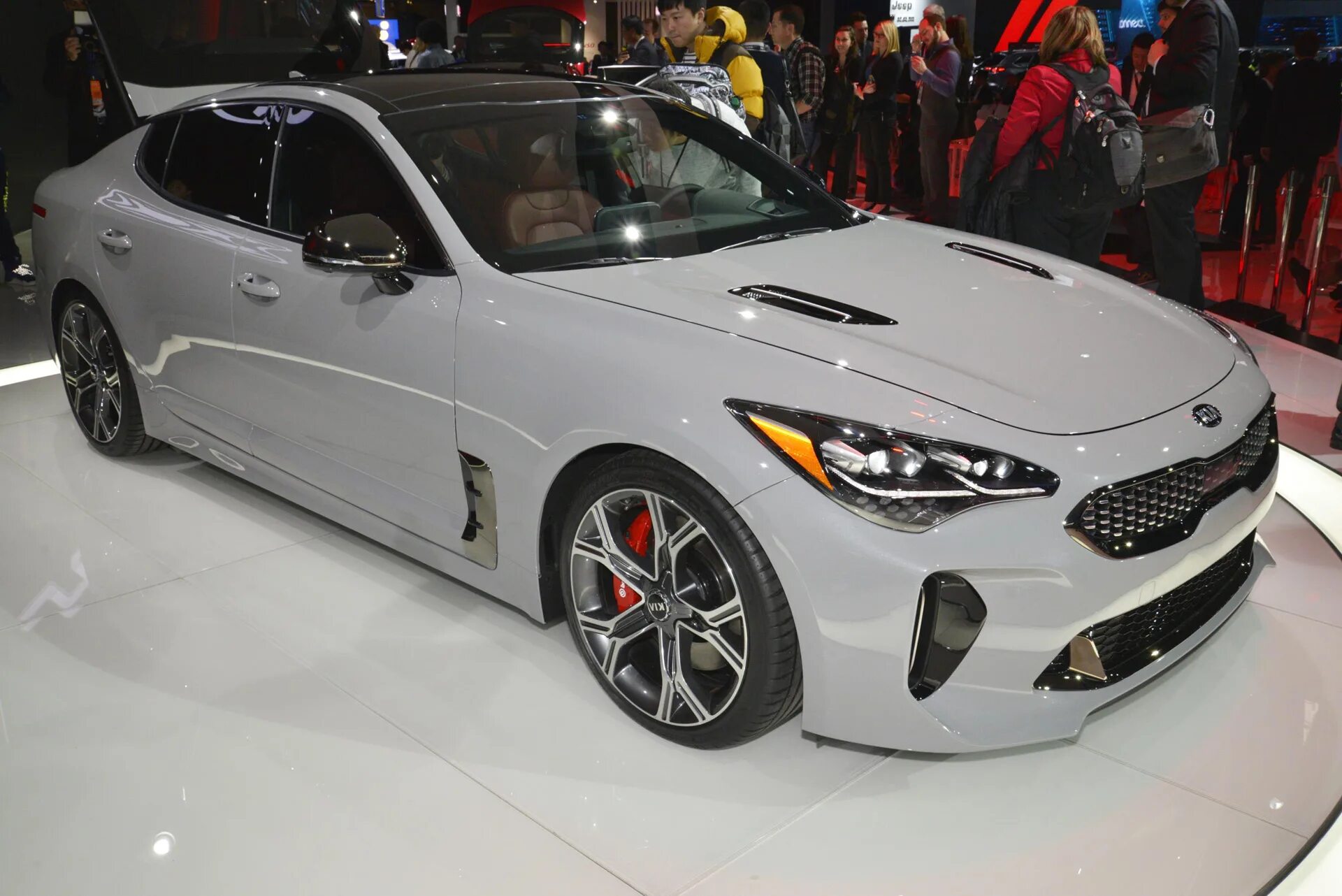 Киа стелс фото 2018 Kia Stinger debuts with twin-turbo V-6, rear-wheel drive