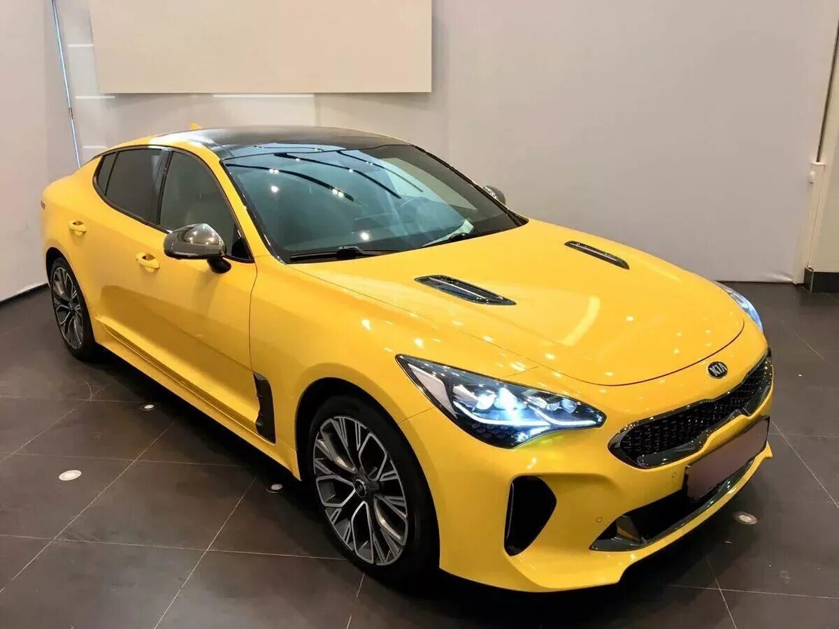 Киа стингер желтый цвет фото Купить б/у Kia Stinger I 2.0 AT (247 л.с.) 4WD бензин автомат в Санкт-Петербурге