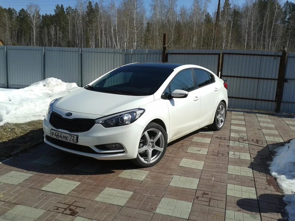 Киа церато белая фото Переобулся - KIA Cerato (3G), 1,6 л, 2014 года колёсные диски DRIVE2