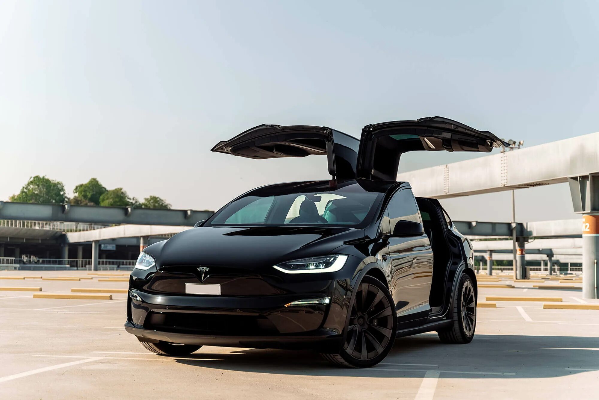 Киа тесла фото Rent Tesla Model X Plaid in Dubai - Electric - Octane Luxury Car Rental Dubai