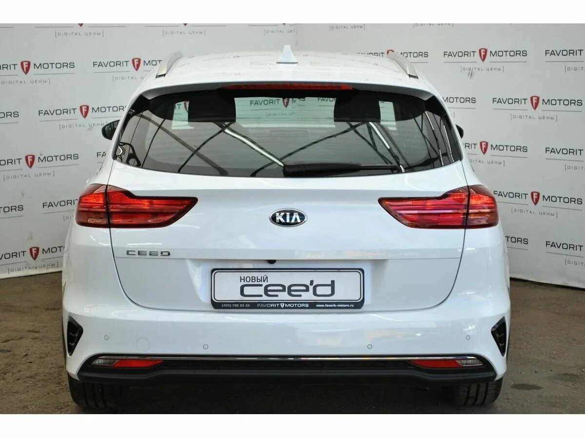 Киа вид сзади фото Купить новый Kia Ceed III 1.6 AT (128 л.с.) бензин автомат в Москве: белый Киа С