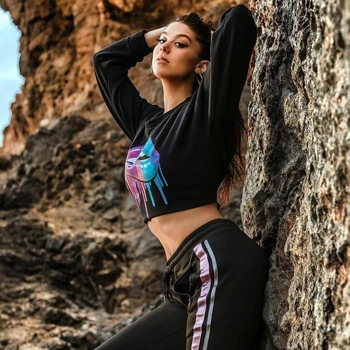 Киа зеленая фото Pin by Idkk Idkkkkkk on fibi tandarmen Kira kosarin, Kira, Fashion